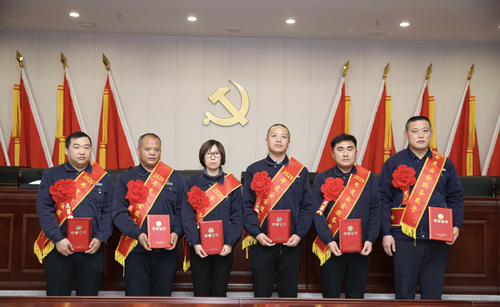 0203 安全服務(wù)能手從左至右依次為 黨萬超、朱學(xué)民、任興芳、王琳汝、周冬偉、王須波.jpg